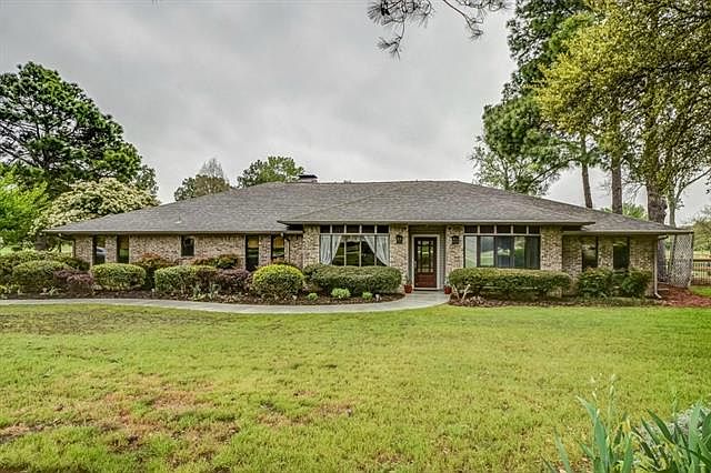 1st image of 720 Cross Timbers Dr