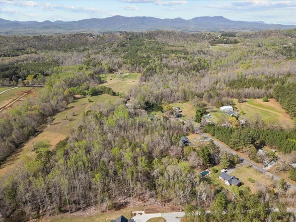 1254 Camp Creek Rd, Taylors, SC 29687