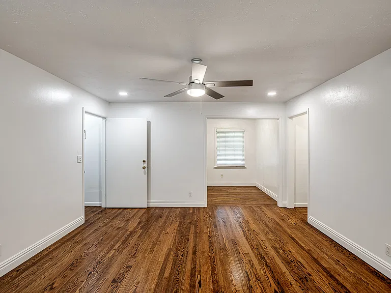 4620 N Harvey Pkwy #1/2 — Photo 16
