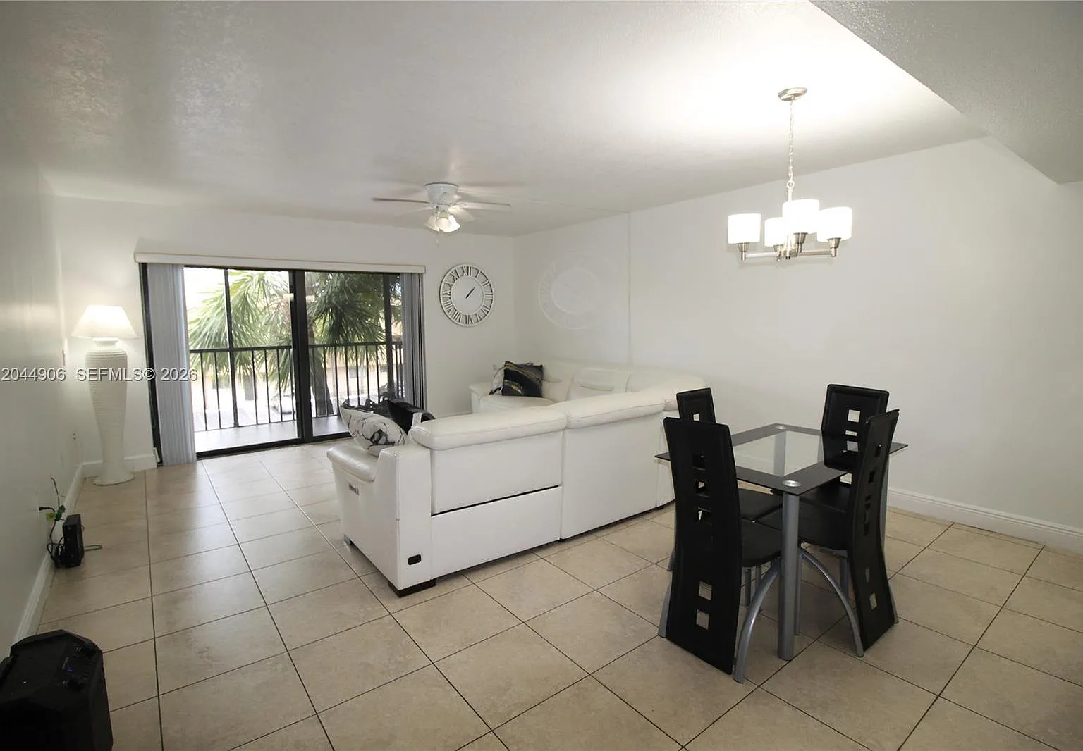 2 bed, 985 sqft, $2,450 — Photo 1