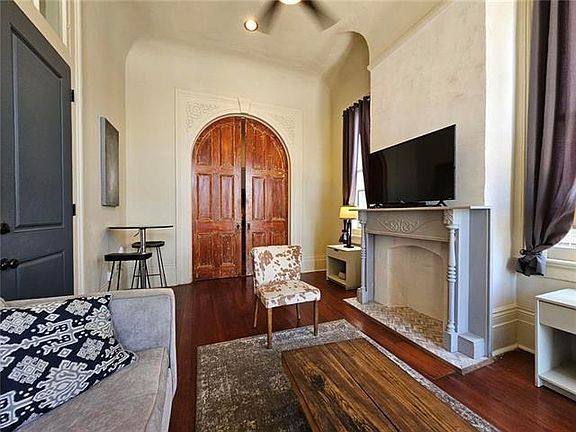4th image of 1426 Carondelet St #A