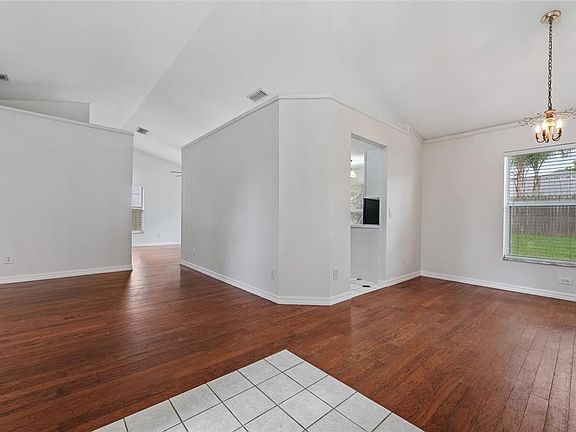 4th image of 2929 Hunters Ln