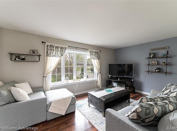 5th image of 40551 Rock Hill St