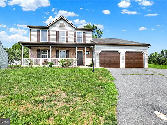 3rd image of 208 Crystal Cir