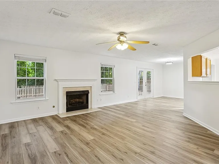 208 Carrington Way — Photo 2