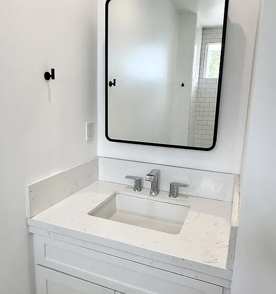 1000 Havenhurst Dr #7 — Photo 8