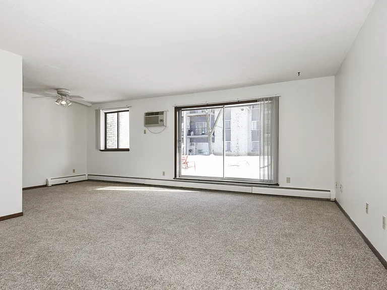 Maplewood, MN Maplewood Apartments | Living