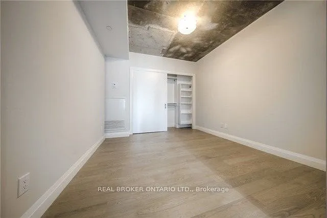 224 King St W #704 — Photo 7