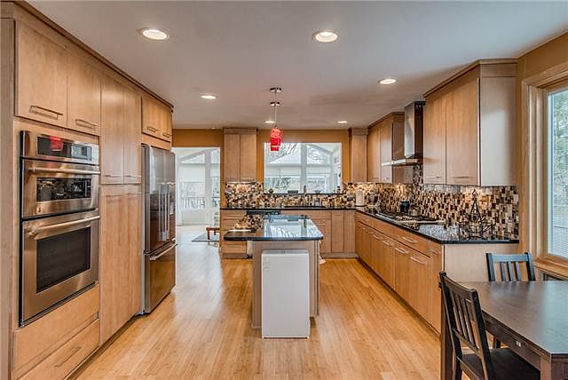 1st image of 804 Bay Cove Ct