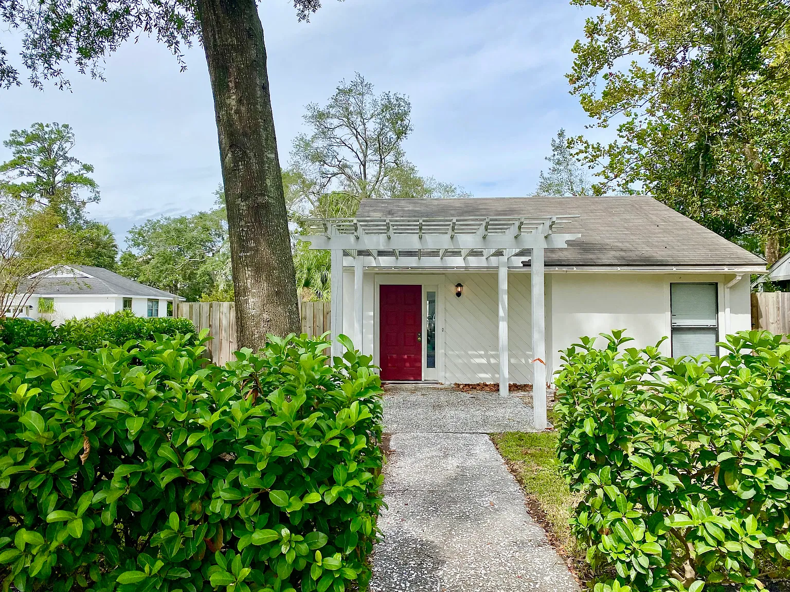 2 bed, 800 sqft, $2,300 — Photo 1