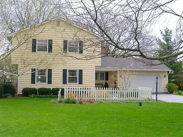 1304 Bluebell Ln photo 1