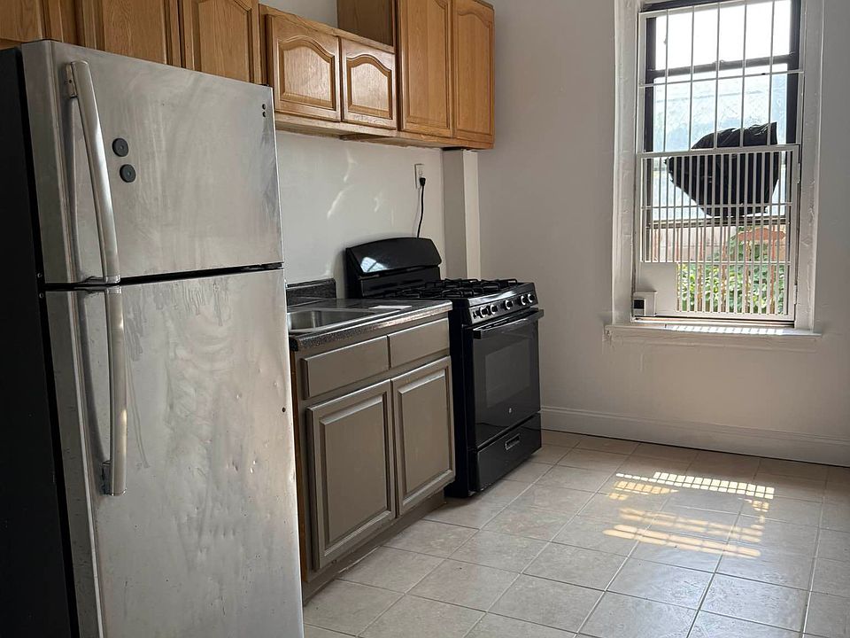 1st image of 3246 Kingsbridge Ave APT 3