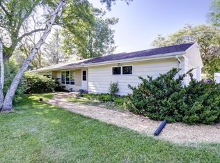 5200 W Sunnyside Dr, Mequon, WI 53092