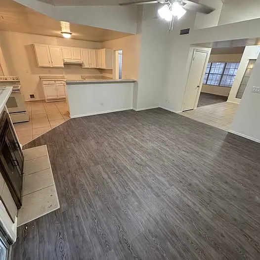 8016 W Vermont Ave — Photo 10