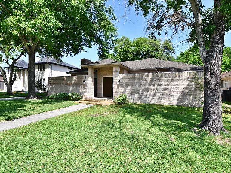 7718 Moondance Ln — Photo 3