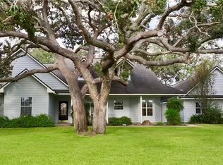 185 Lakeshore Dr, Victoria, TX 77905