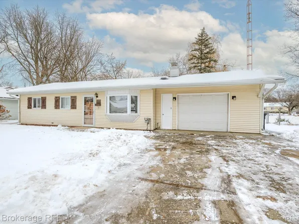 6155 Westdale Dr, Grand Blanc, MI 48439
