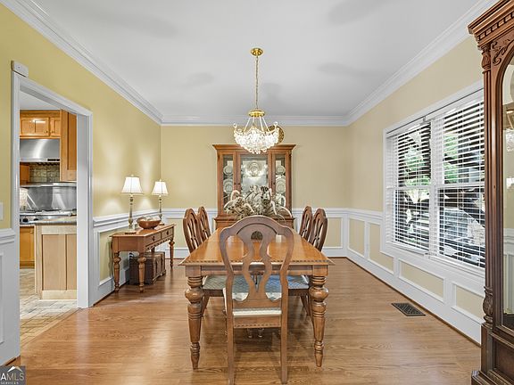 12th image of 1091 Echota Rd