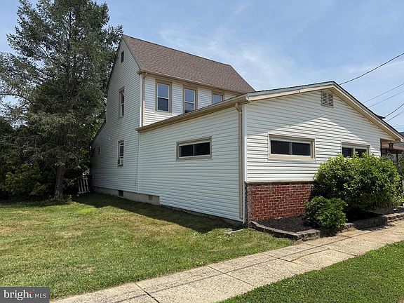3rd image of 192 Bishop Ave