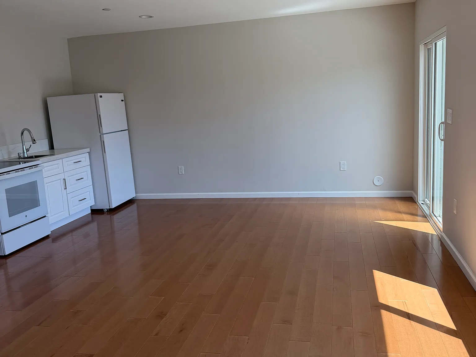 Studio, 350 sqft, $1,800 — Photo 4