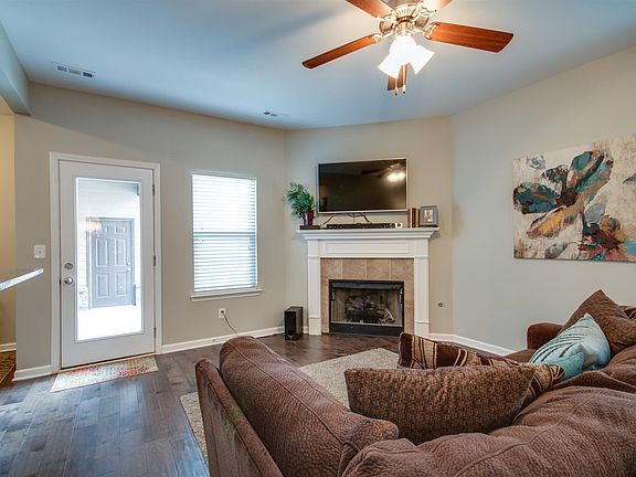 2nd image of 2241 Cason Ln