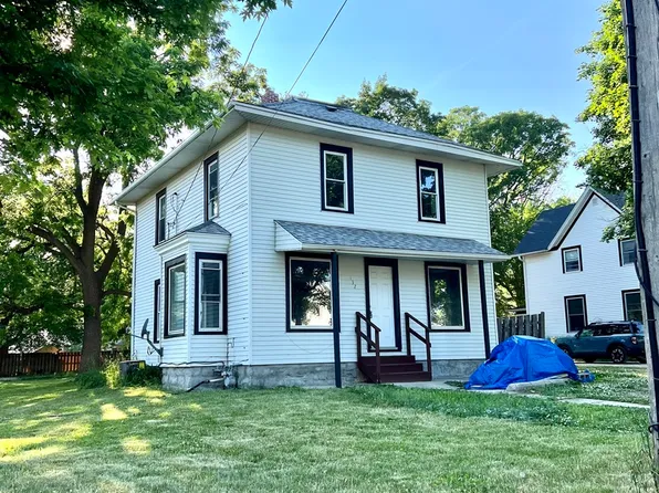 132 S 2nd St, Malta, IL 60150