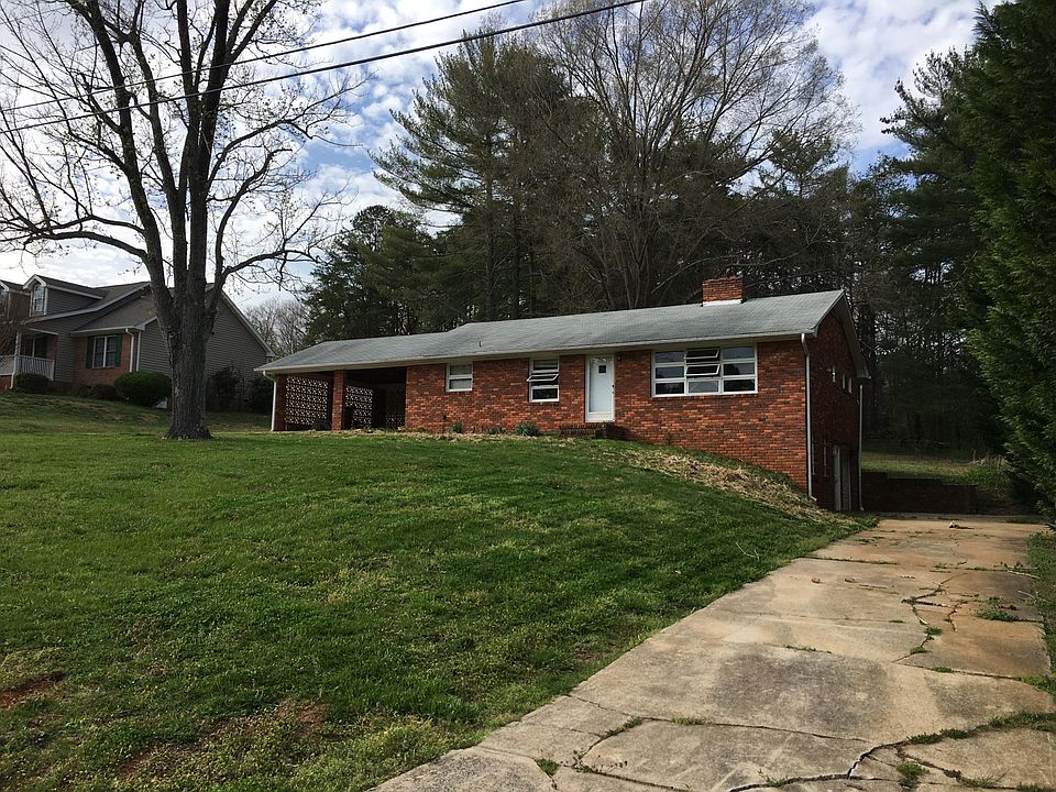Single garage door to unfinished basement
