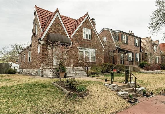 2nd image of 5842 Loran St