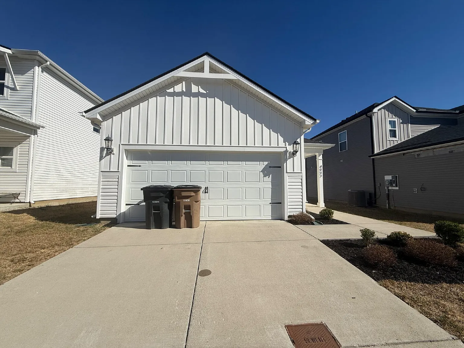 3 bed, 2.0 bath, 1426 sqft, $2,400 — Photo 3