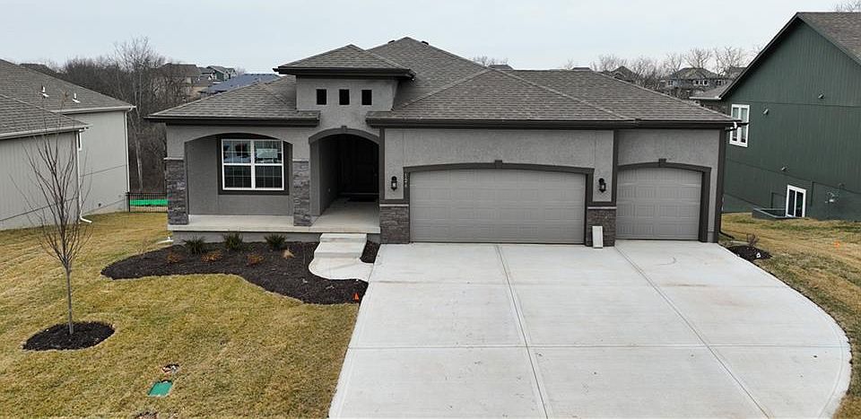 1st image of 126 NW Joshua Dr