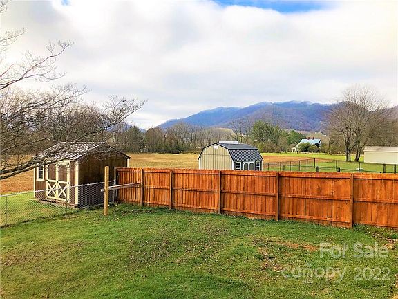 3rd image of 120 Viewmont Dr