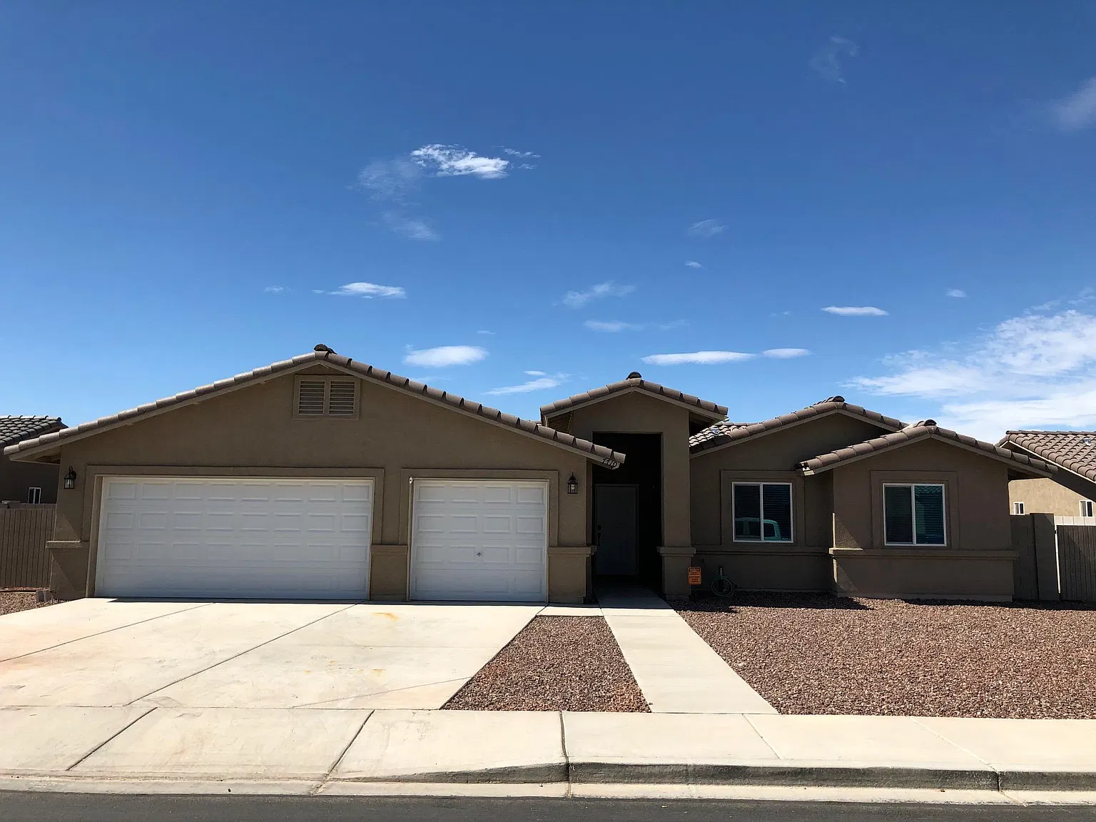 5 bed, 2067 sqft, $2,100 — Photo 1