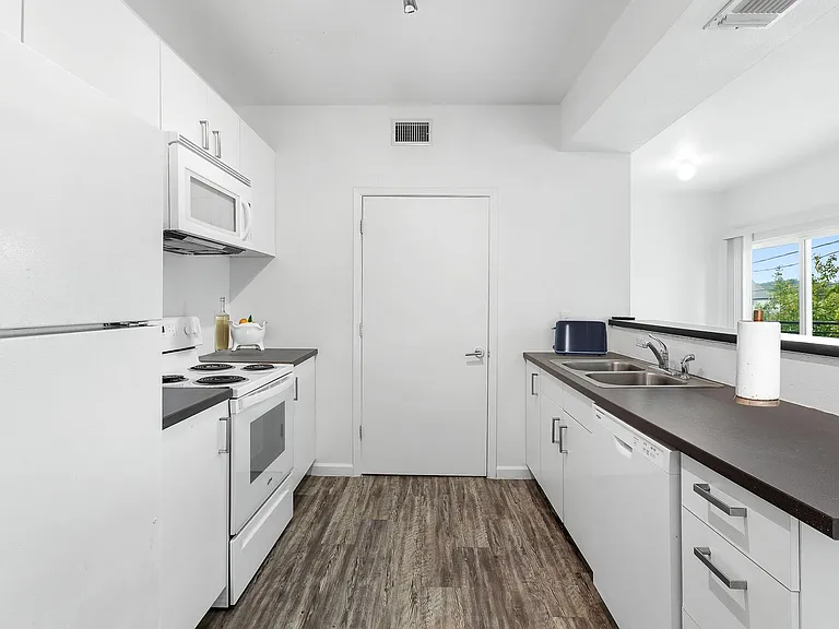 Green Spring Apartments — Photo 13