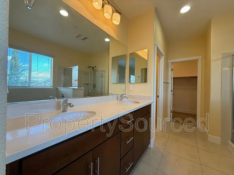 18517 Admiral Way — Photo 32