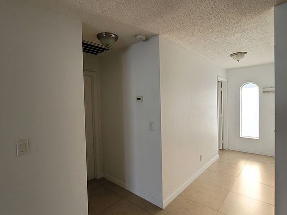 4th image of 702 SE 47th St APT 3