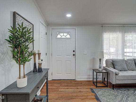 5th image of 287 H Heaton Rd