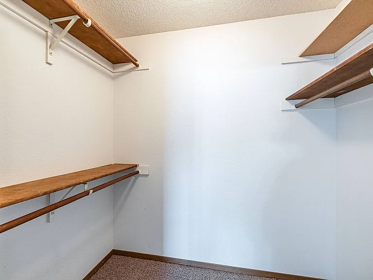 Cambridge Apartments — Photo 39