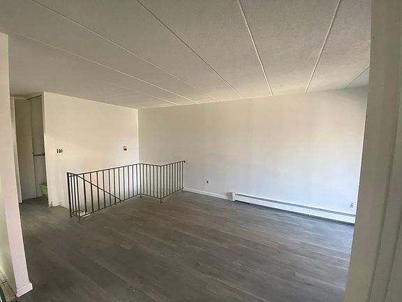 Living Room w/ Terrace