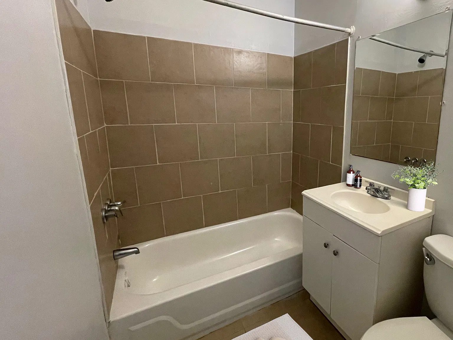 1 bed, 400 sqft, $873 — Photo 4