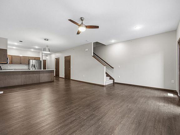 3rd image of 457 2nd Ave SW