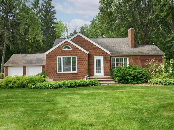 2429 W John Beers Rd, Stevensville, MI 49127
