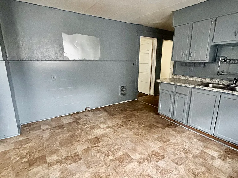 2445 Bailey Ave #2 — Photo 2
