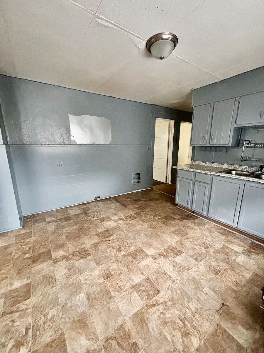 Building Photo - 2445 Bailey Ave #2