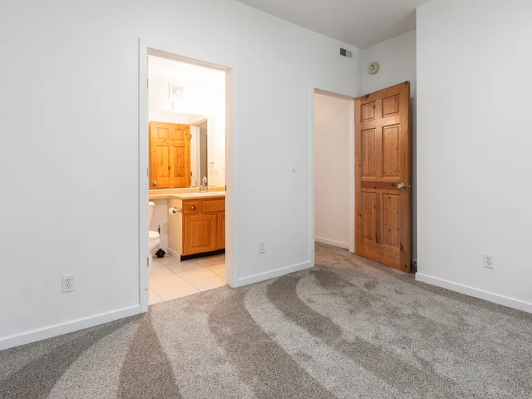 1600 Pinebrook Blvd #E1 — Photo 11
