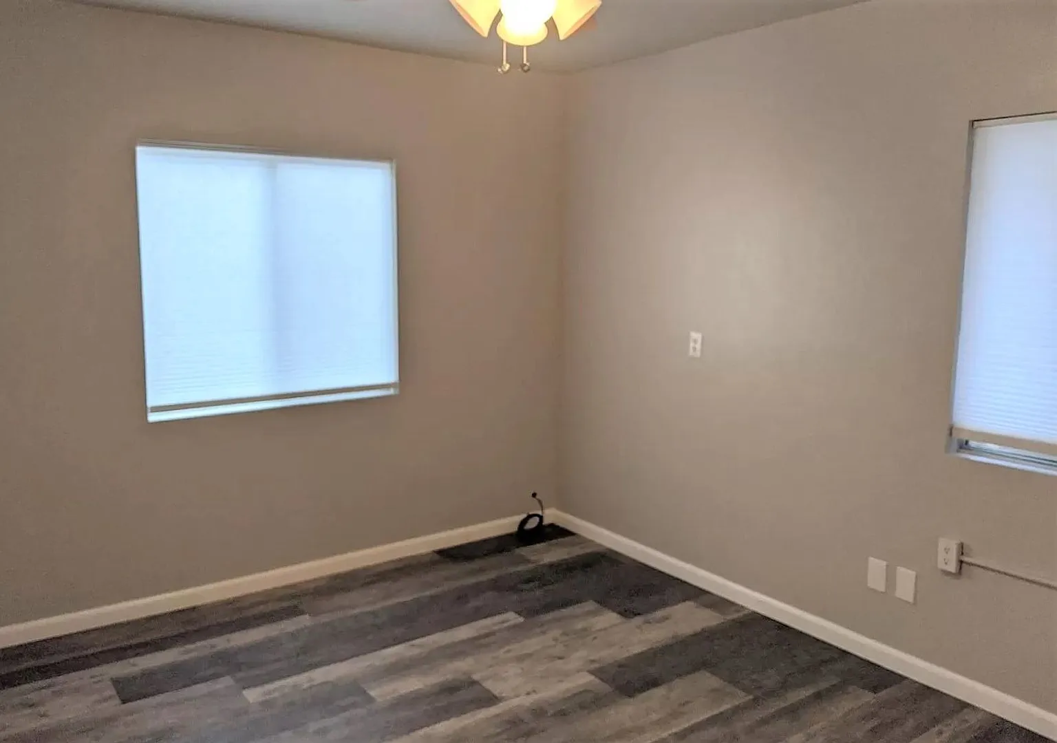 Popular 2Bdm/1.5Ba 2 Story home, All Utilities Included, Available Now! — Photo 4
