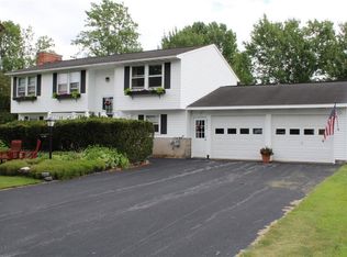 8767 Larchmont Dr, Brewerton, NY 13029