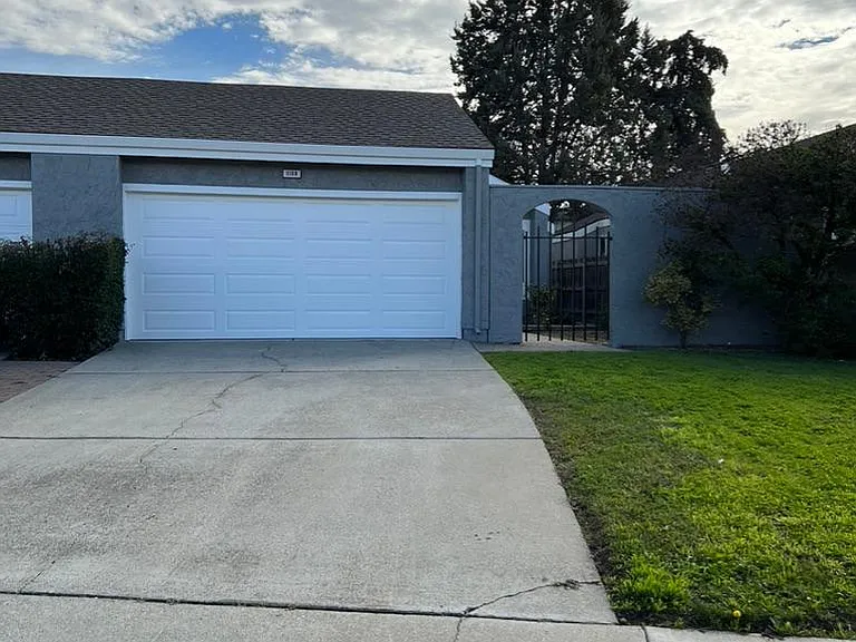 1108 Kelez Dr — Photo 1