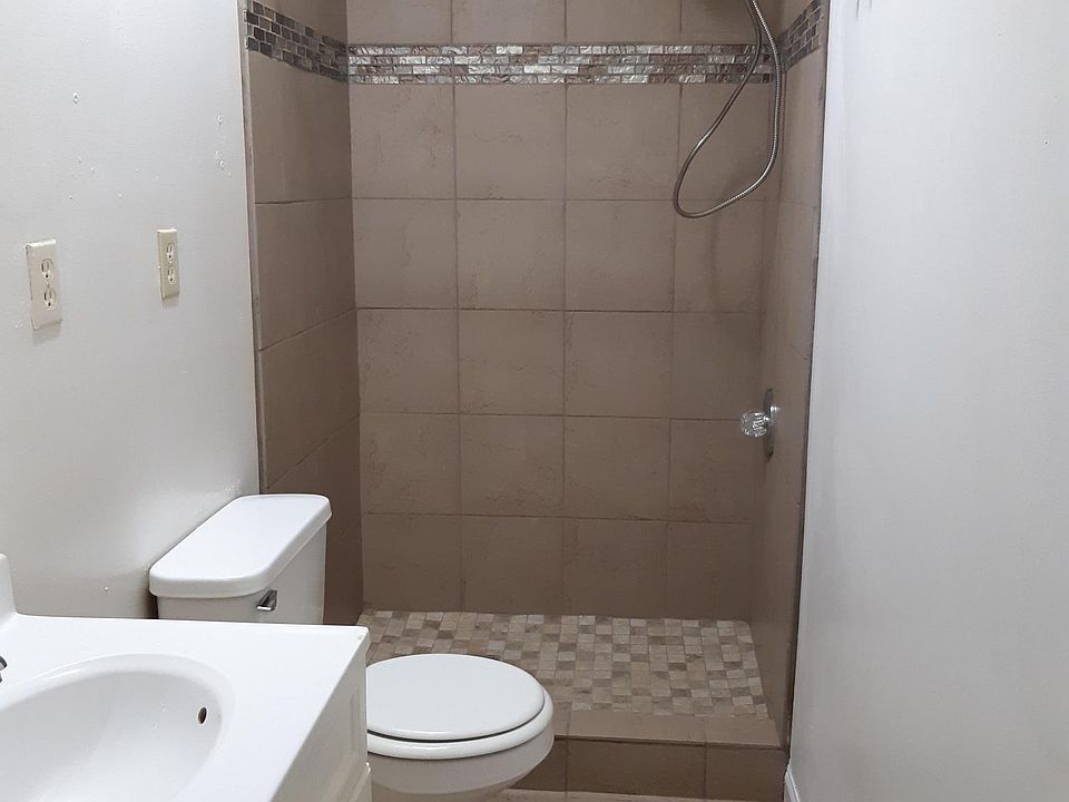 2nd image of 246 E 7th St #6