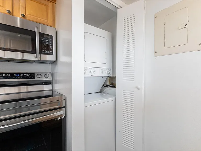 7601 E Treasure Dr #1621 — Photo 26