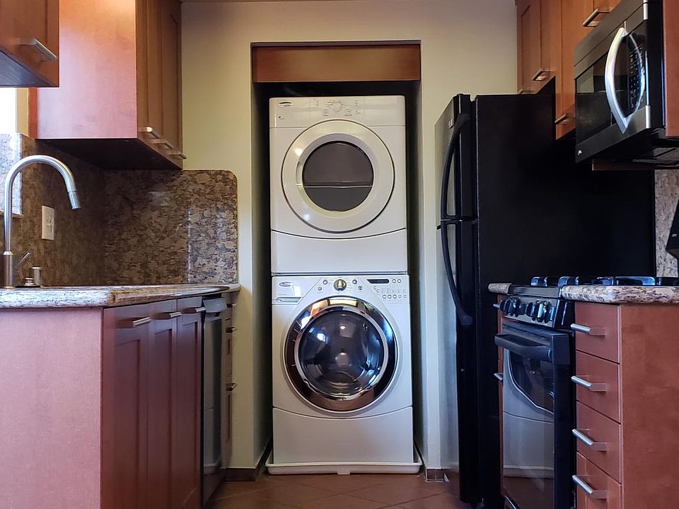 Newer kitchen with washer & newer dryer